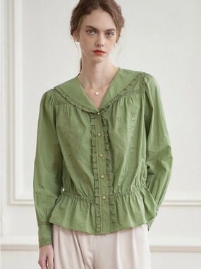 Simple Retro Kaylani Embroidered Vneck lace blouse